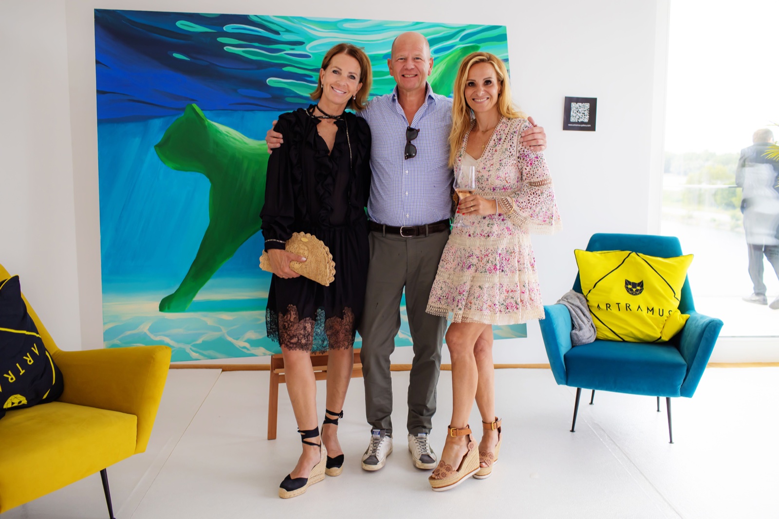 Trio at Vienna art exhibition in front of green cat painting — event photography by Best Alex Shots