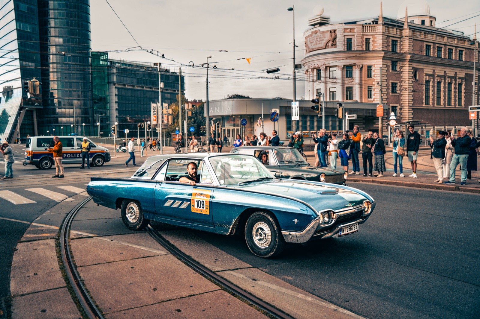 Vintage car at Vienna Ringstrasse — Best Alex Shots, Vienna
