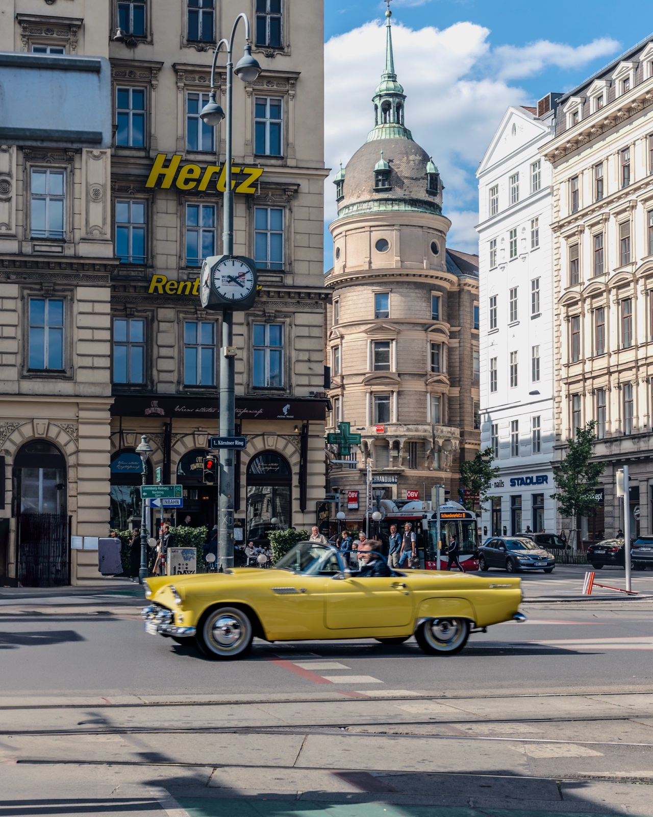 Yellow vintage Ford Thunderbird, Vienna — Best Alex Shots, Vienna